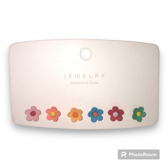 Dainty flower stud set - Picture 1 of 2